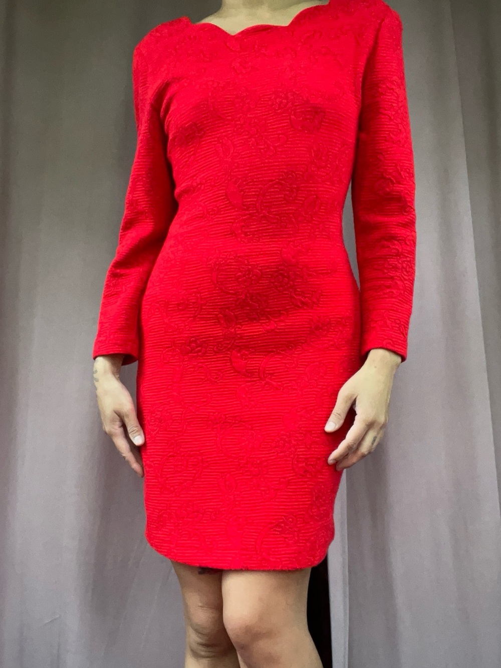 Vittoria Virini Red Scallop Neck Longsleeve Dress